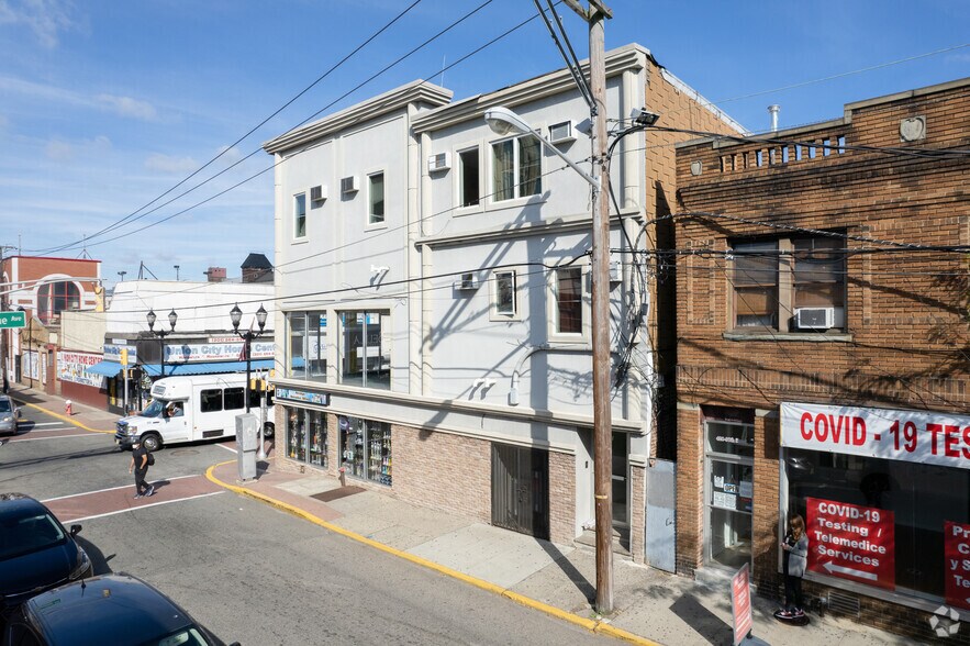 3800-3806 Bergenline Ave, Union City, NJ à louer - Photo de l’immeuble – Image 3 sur 8