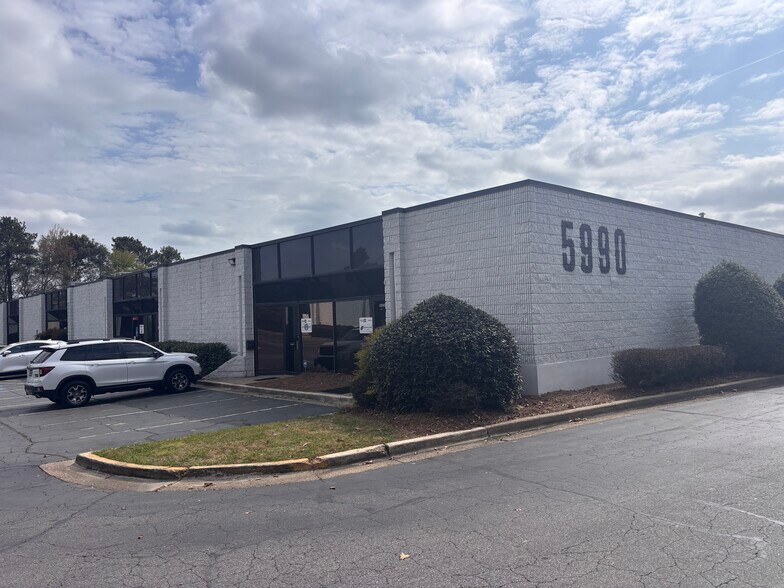 5990 Unity Dr, Norcross, GA à louer - Photo principale – Image 1 sur 12