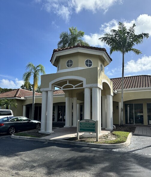 1608 Town Center Blvd, Weston, FL à louer - Photo de l’immeuble – Image 3 sur 14