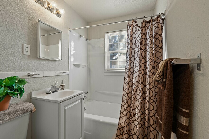 3712 E 47th Ter, Kansas City, MO à vendre - Photo intérieure – Image 3 sur 22