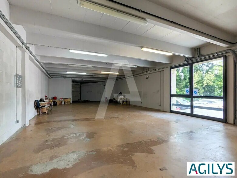 Local d’activités dans Palaiseau à louer - Photo de l’immeuble – Image 2 sur 6