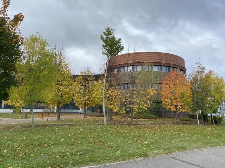 Bureau dans Buchelay à louer - Photo de l’immeuble – Image 3 sur 3