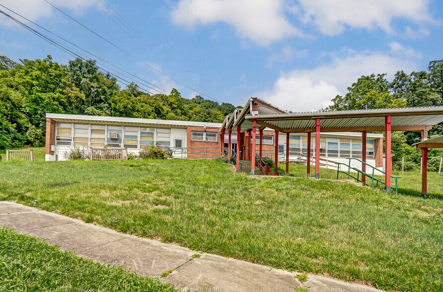 1558 Waverly Ave, Cincinnati, OH à vendre - Photo de l’immeuble – Image 2 sur 39