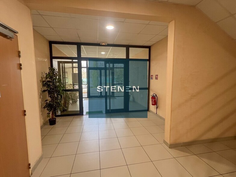 190 Rue Marcelle Isoard, Aix-en-Provence à louer - Hall d’entrée – Image 3 sur 3