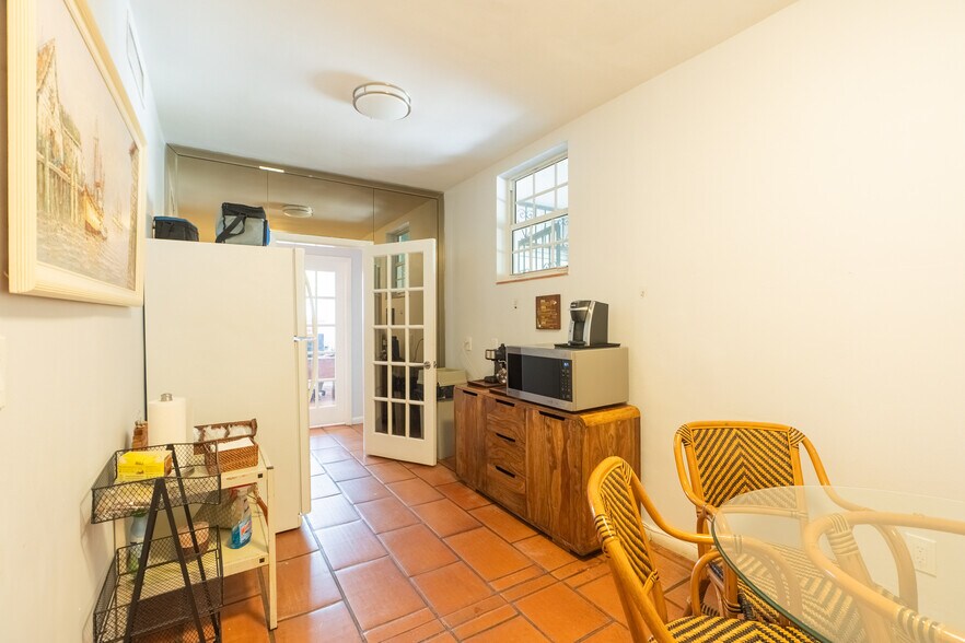 2295 Coral Way, Coral Gables, FL à vendre - Photo intérieure – Image 3 sur 30