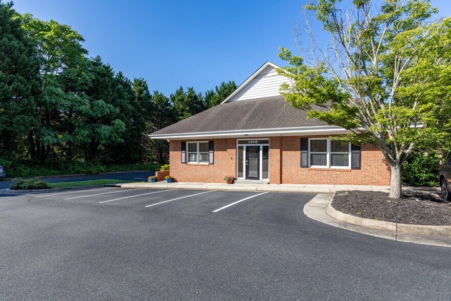 1769 Worth Park, Charlottesville, VA à louer - Photo de l’immeuble – Image 3 sur 17