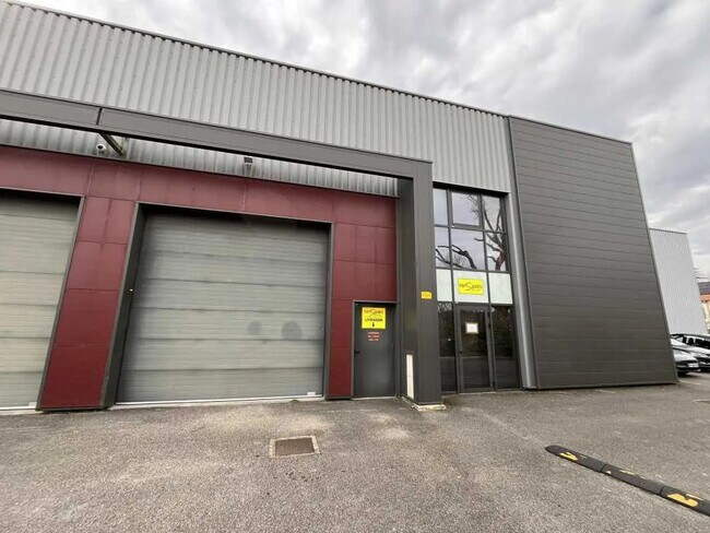 Plus de détails pour 12 Route De Francheville, Chaponost - Bureau, Local d'activités à louer
