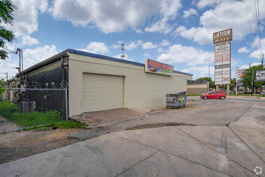 8117-8165 Latigo Plz, San Antonio, TX à louer - Photo de l’immeuble – Image 3 sur 12