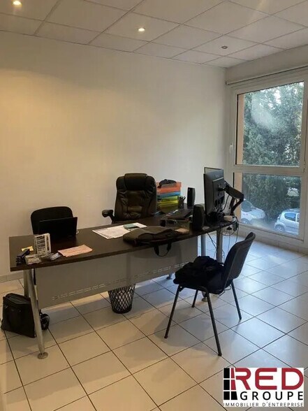 Bureau dans Meyreuil à louer - Photo de l’immeuble – Image 2 sur 5