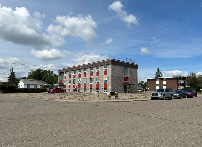 601 7 St E, Drumheller, AB à vendre - Photo de l’immeuble – Image 3 sur 31
