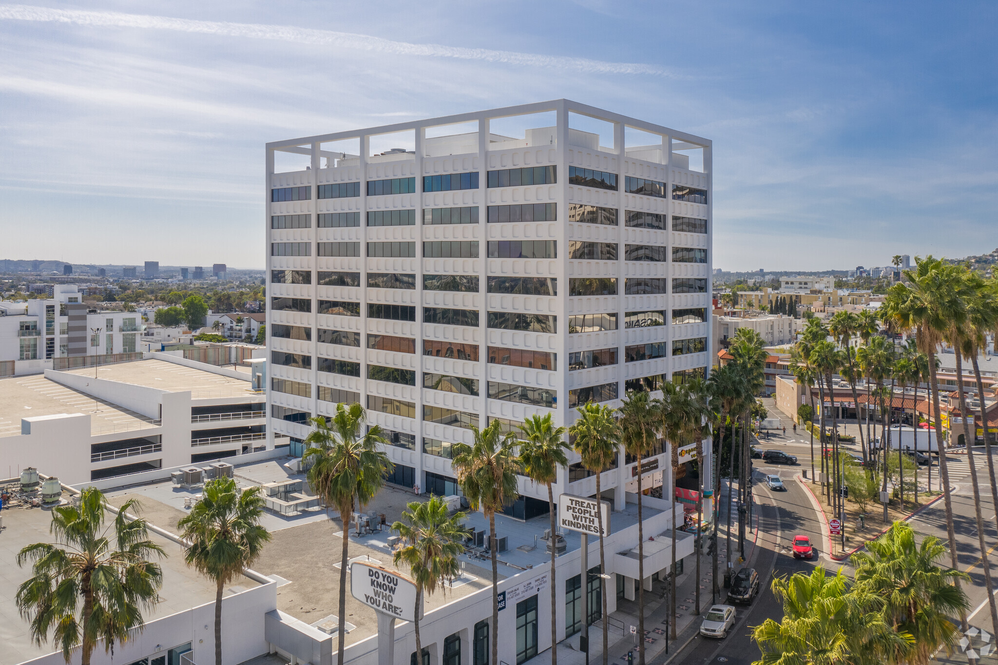 7080 Hollywood Blvd, Los Angeles, CA à louer Photo de l’immeuble– Image 1 sur 6