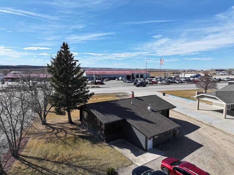 35 5th Ave, Belle Fourche, SD à vendre - Photo principale – Image 1 sur 43