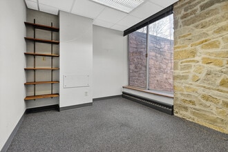 1111 Delafield St, Waukesha, WI à louer Photo intérieure– Image 2 sur 11