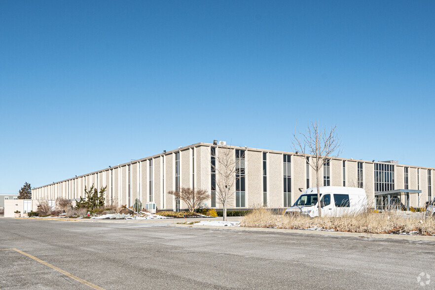 1065 Stewart Ave, Bethpage, NY à louer - Photo de l’immeuble – Image 1 sur 5