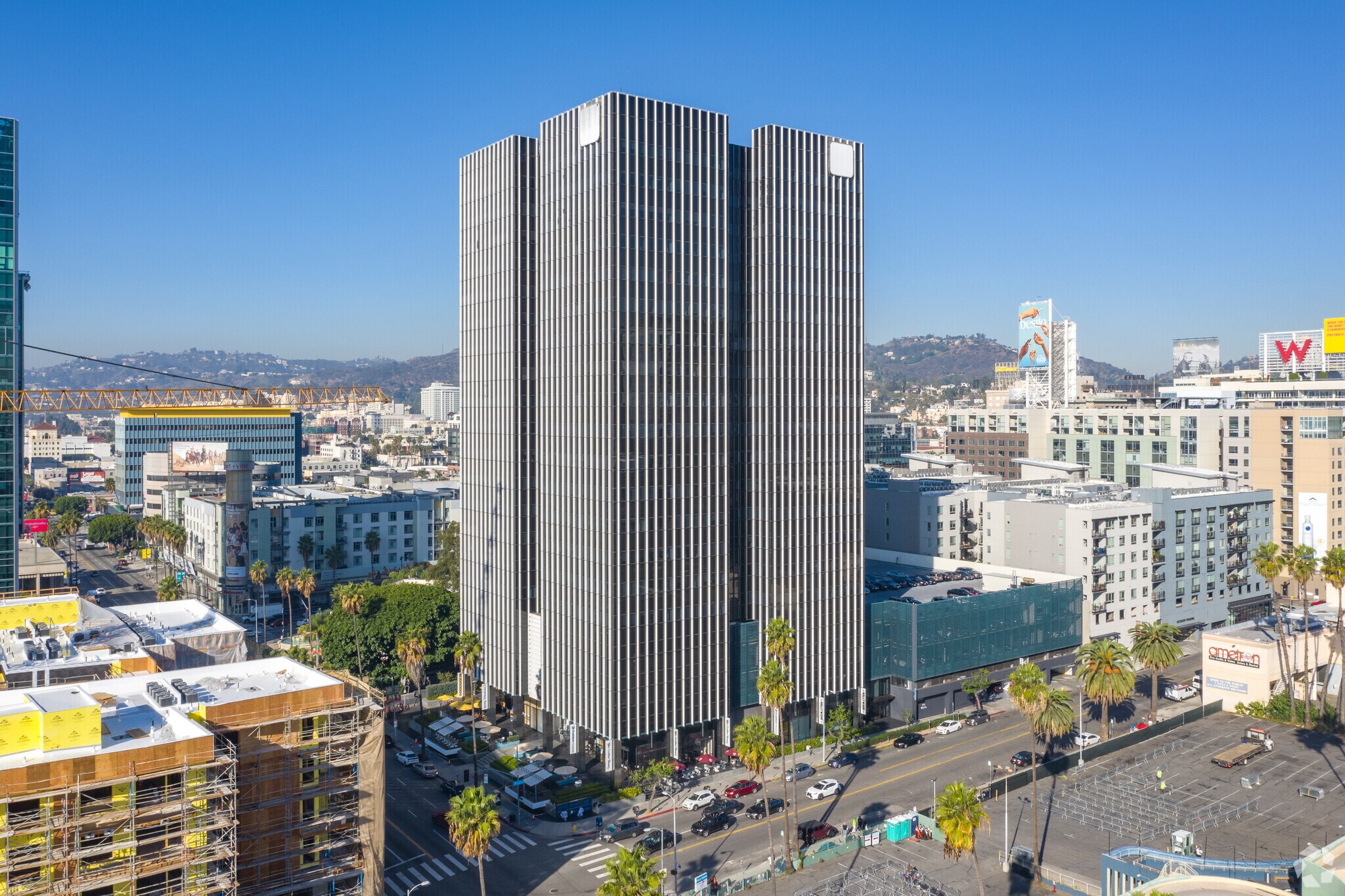 6255 W Sunset Blvd, Los Angeles, CA à louer Photo de l’immeuble– Image 1 sur 7