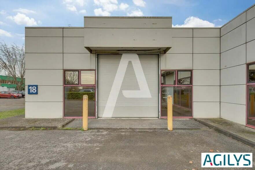 Local d’activités dans Saint-Thibault-des-Vignes à louer - Photo de l’immeuble – Image 2 sur 9