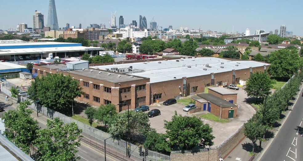 15 Mandela Way, Londres à vendre - Photo de l’immeuble – Image 1 sur 4