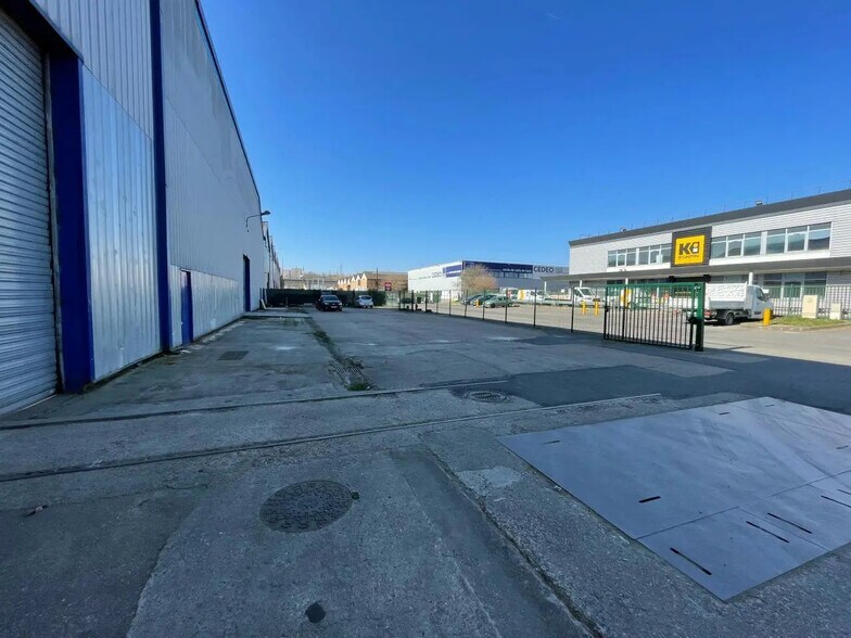 Local d’activités dans Corbeil-Essonnes à louer - Photo de l’immeuble – Image 3 sur 10