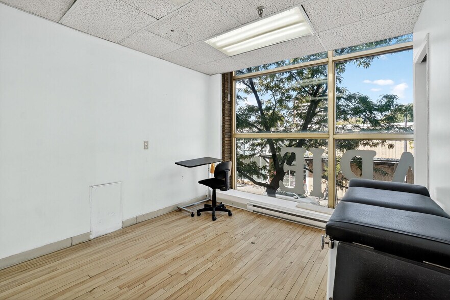 1988 Rue Sainte-Catherine E, Montréal, QC à louer - Photo de l’immeuble – Image 3 sur 10