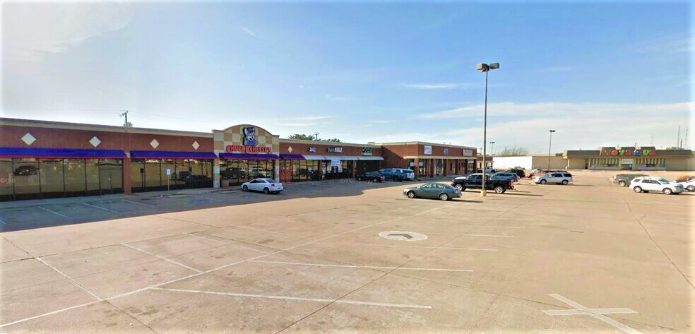 5004-5020 W Waco Dr, Waco, TX à louer - Photo principale – Image 1 sur 2