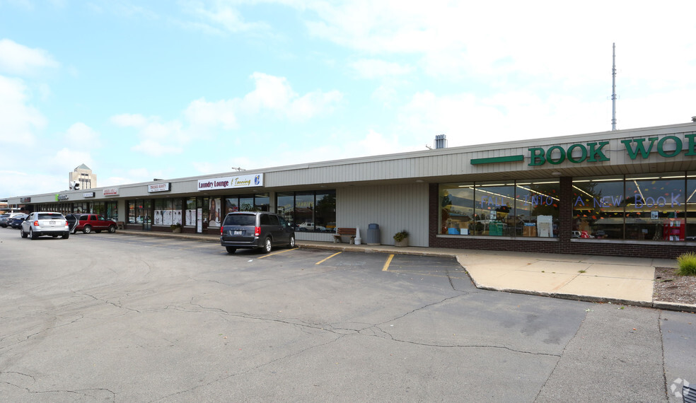 818 W Lincoln Hwy, Dekalb, IL à louer - Photo de l’immeuble – Image 3 sur 5