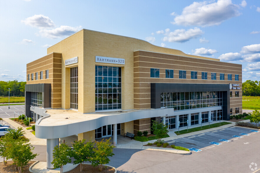 920 S Hartmann Dr, Lebanon, TN à louer - Photo de l’immeuble – Image 2 sur 6