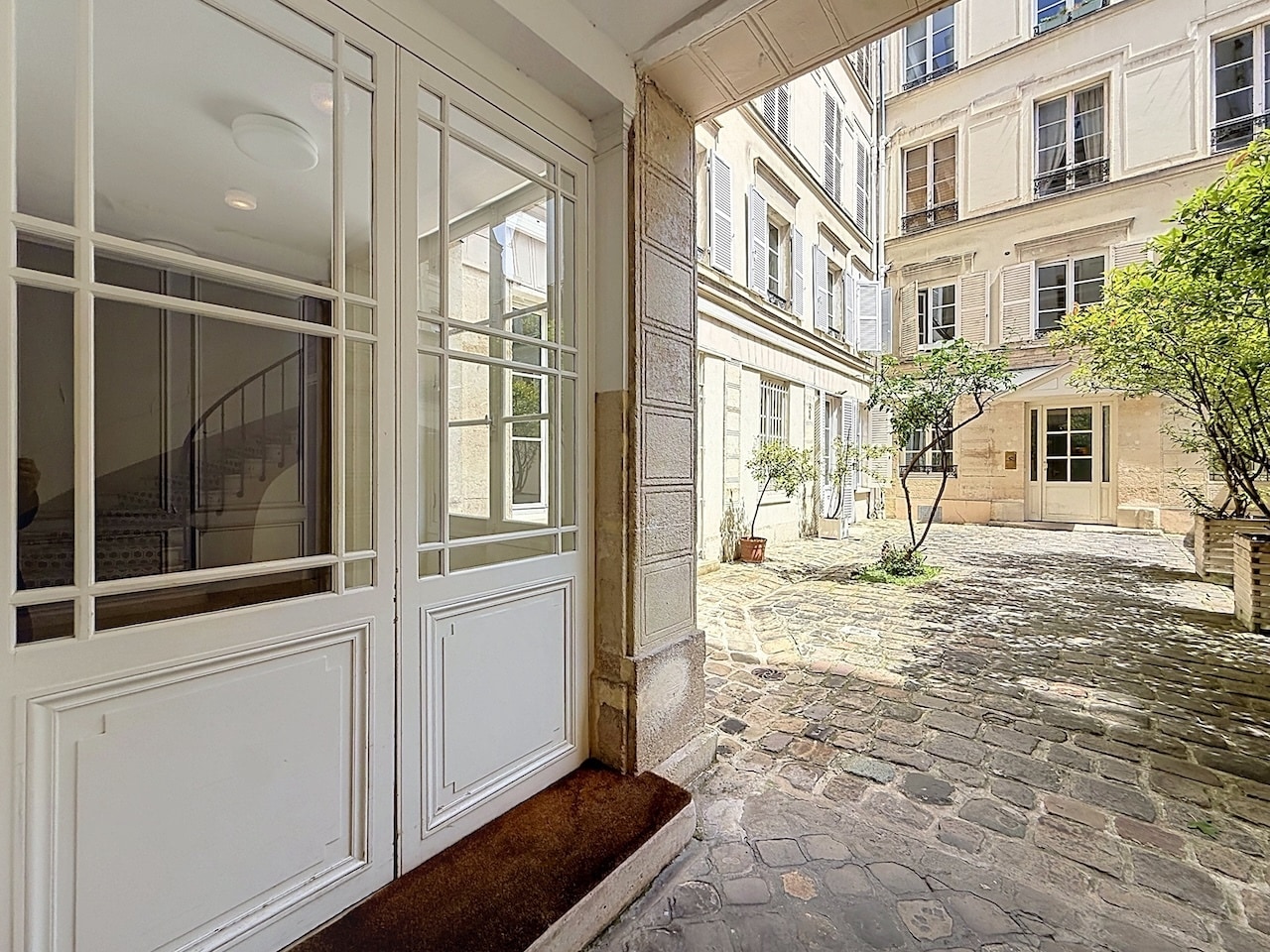 31 Rue Bonaparte, Paris à louer Photo de l’immeuble– Image 1 sur 4
