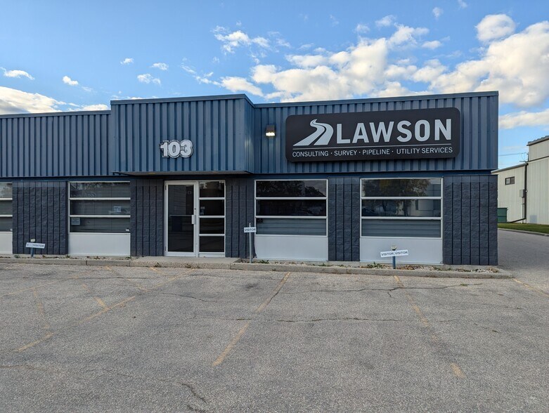 103 Scurfield Blvd, Winnipeg, MB à louer - Photo principale – Image 1 sur 11