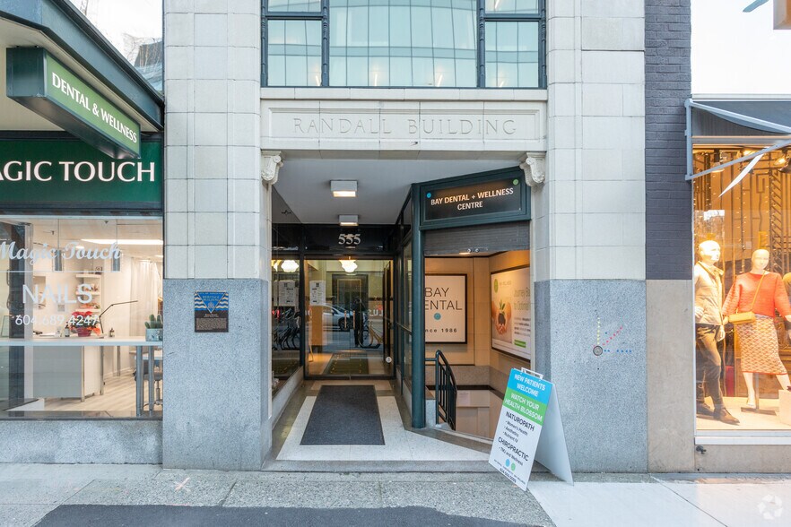 555-565 W Georgia St, Vancouver, BC à louer - Photo de l’immeuble – Image 3 sur 9