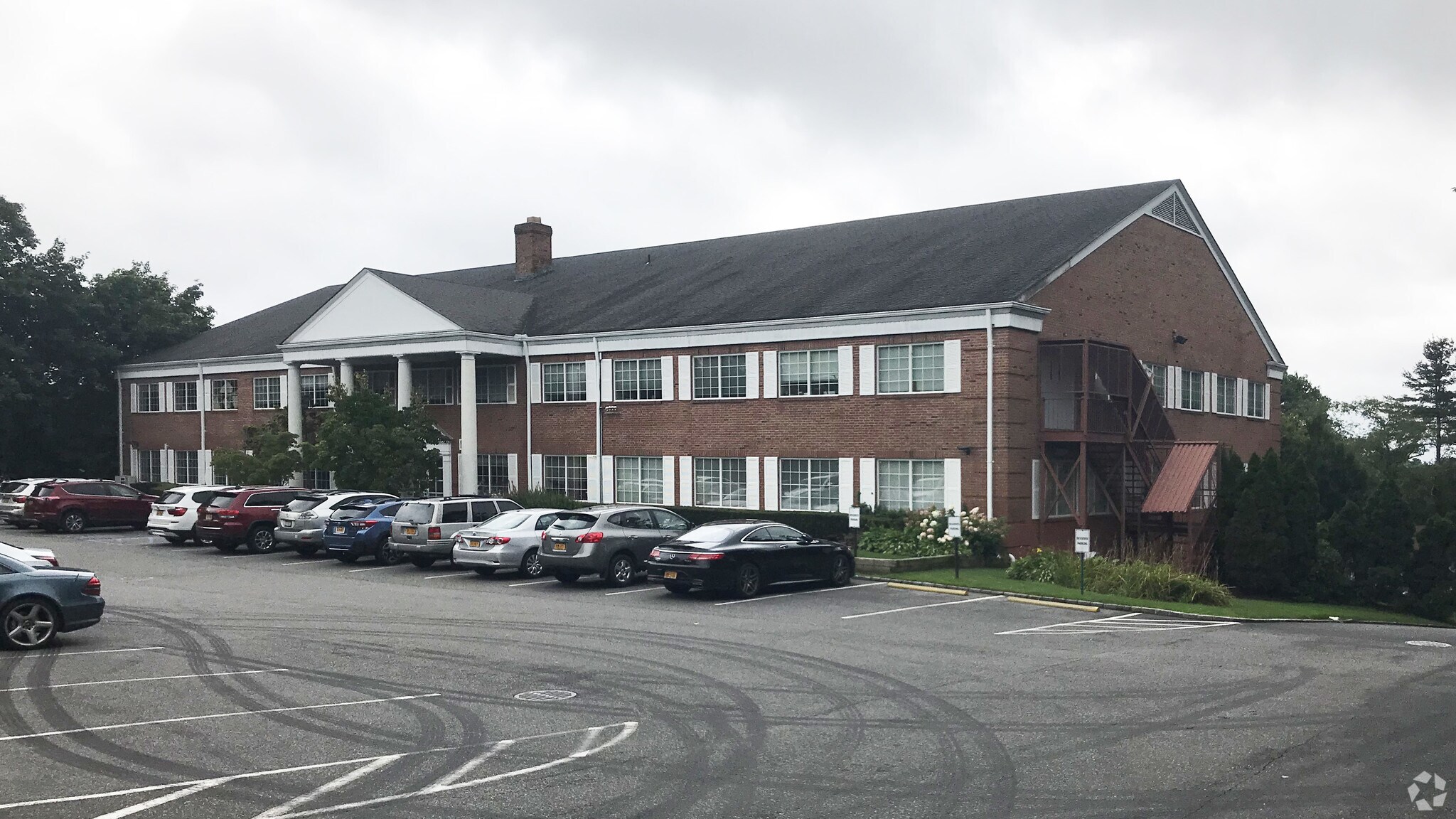 575 Jericho Tpke, Jericho, NY à louer Photo principale– Image 1 sur 14