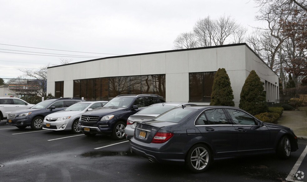 91 Broadhollow Rd, Melville, NY à louer - Photo de l’immeuble – Image 3 sur 4