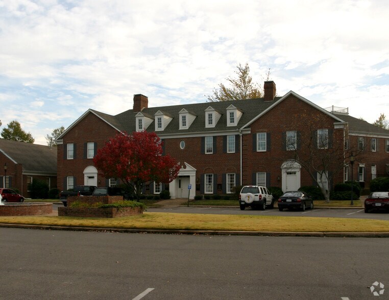7515 Corporate Centre Dr, Germantown, TN à louer - Photo de l’immeuble – Image 2 sur 9