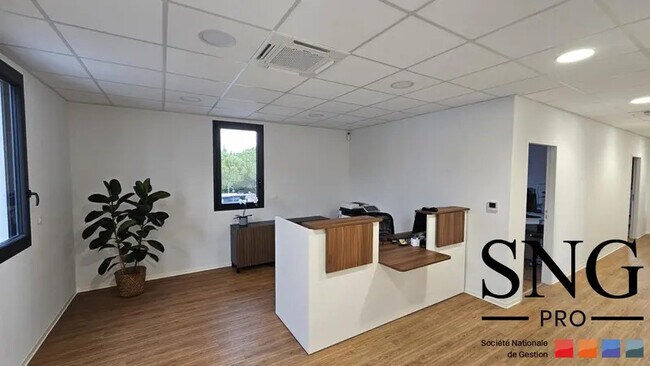 Plus de détails pour 418 Avenue Georges Guynemer, Salon-de-Provence - Bureau/Médical, Local d'activités à louer