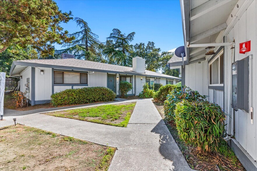 2316 Villanova Cir, Sacramento, CA à vendre - Photo de l’immeuble – Image 2 sur 54