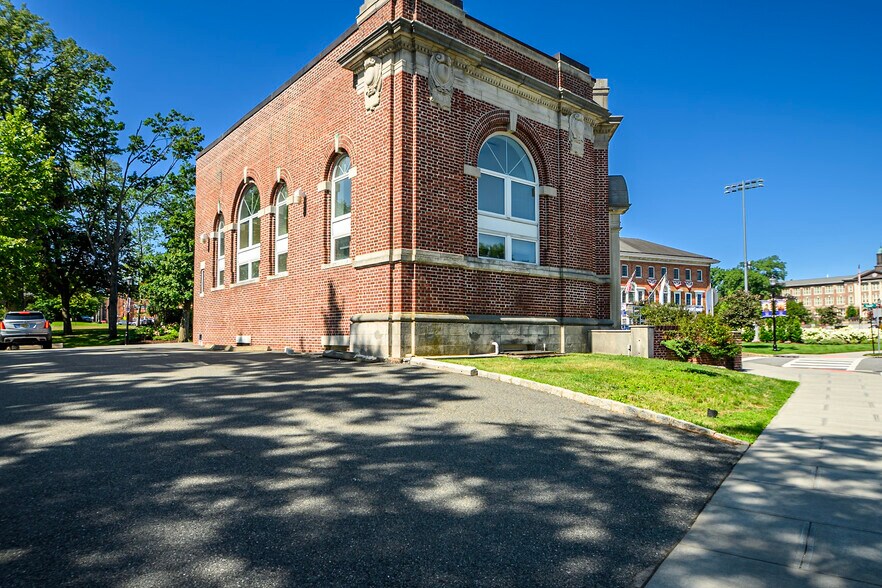 213 Chestnut St, Nutley, NJ à vendre - Photo de l’immeuble – Image 2 sur 32