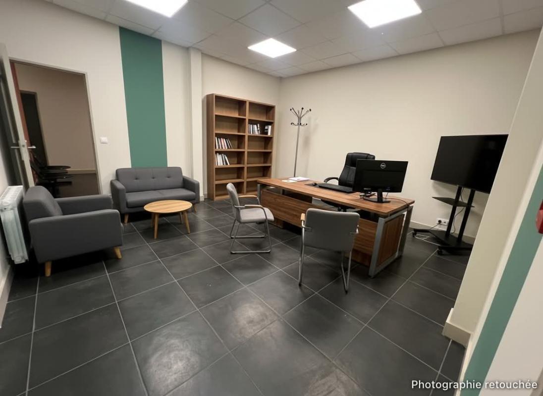 Bureau dans Verneuil-en-Halatte à louer Photo intérieure– Image 1 sur 6