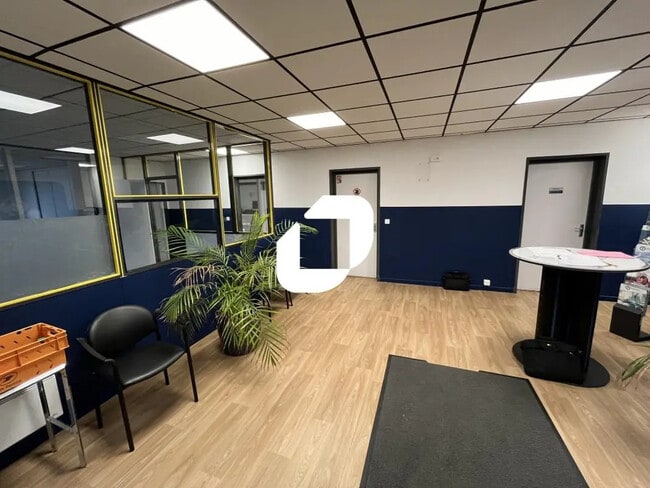 Plus de détails pour Bureau à louer