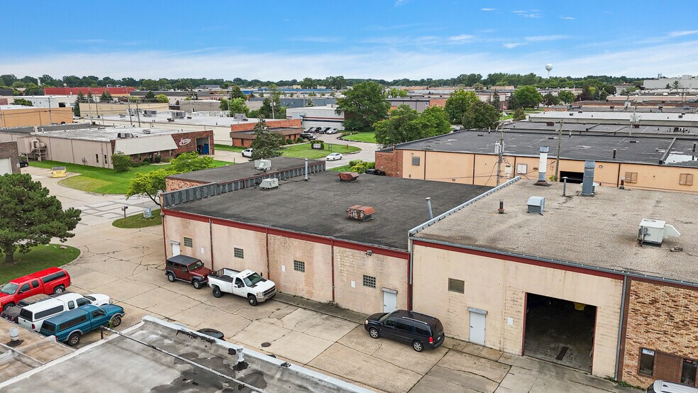 34195 Riviera Dr, Fraser, MI à louer - Photo de l’immeuble – Image 2 sur 3