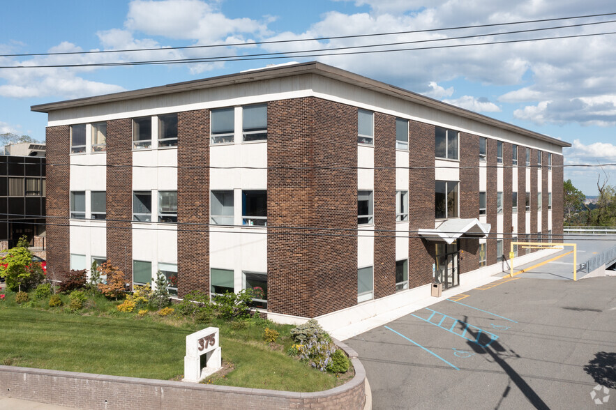 375 Sylvan Ave, Englewood Cliffs, NJ à louer - Photo de l’immeuble – Image 1 sur 3