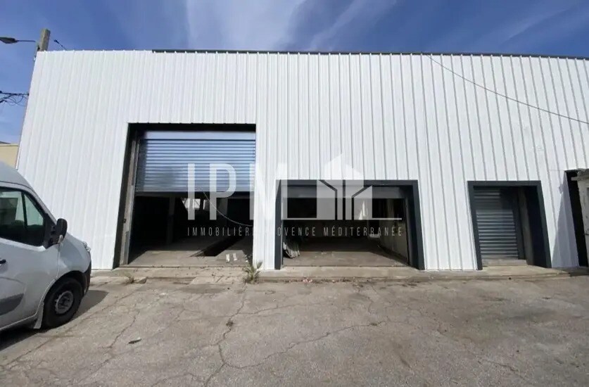 Local d’activités dans Châteauneuf-les-Martigues à louer - Photo de l’immeuble – Image 1 sur 1