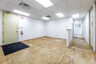 6200 Dixie Rd, Mississauga, ON à louer Photo intérieure– Image 2 sur 12