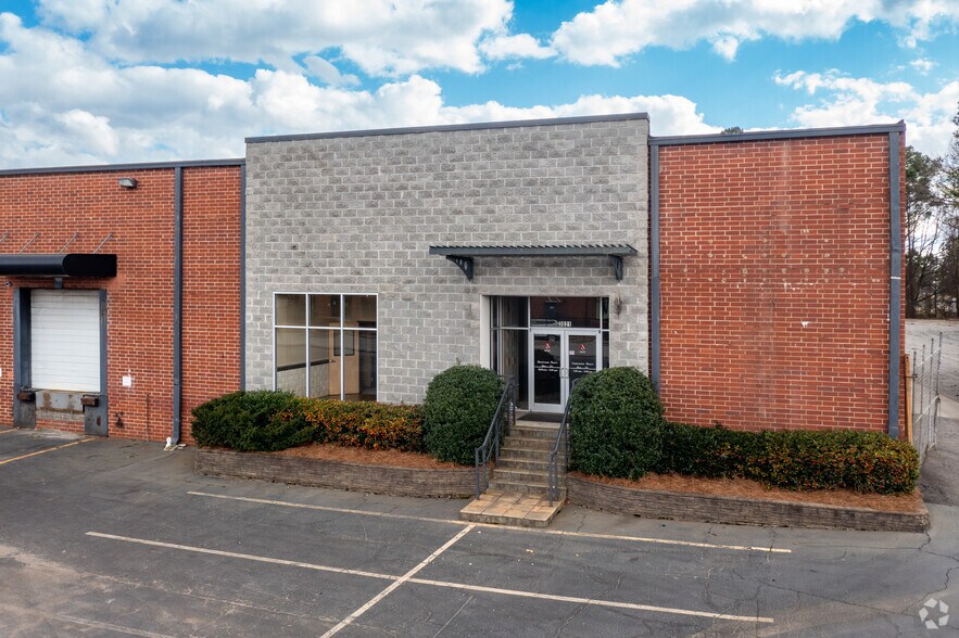 3021 Olympic Industrial Dr SE, Smyrna, GA à louer - Photo de l’immeuble – Image 2 sur 7