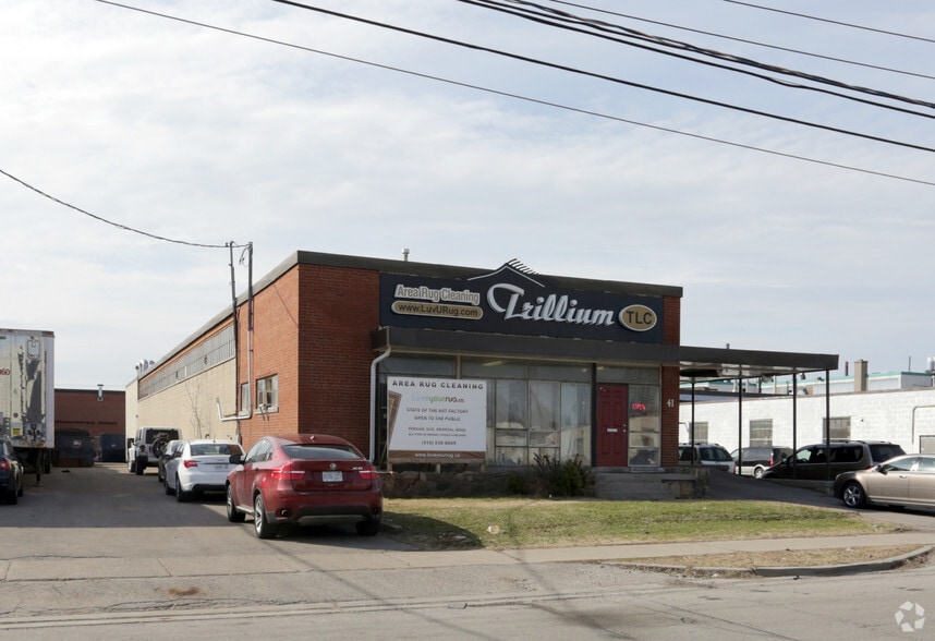 41 Advance Rd, Toronto, ON à vendre - Photo principale – Image 1 sur 11