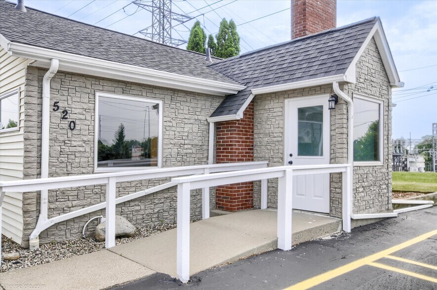 520 Imlay City Rd, Lapeer, MI à vendre - Photo de l’immeuble – Image 2 sur 38