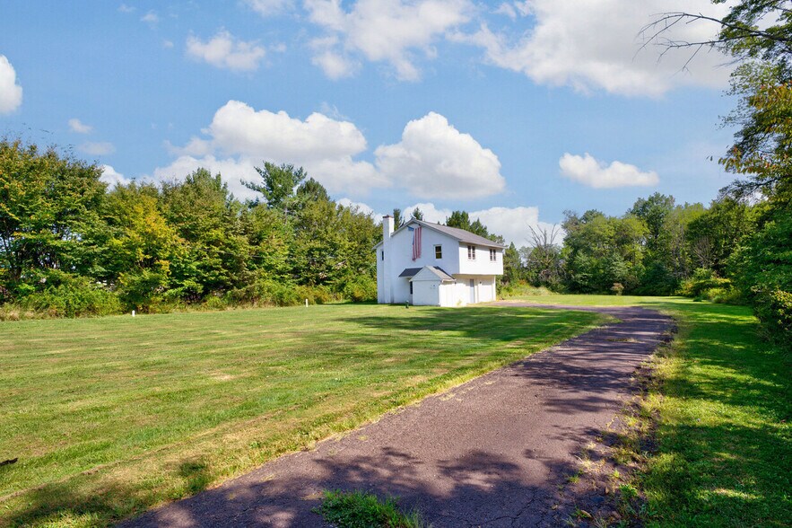 5821 Easton Rd, Pipersville, PA à vendre - Photo de l’immeuble – Image 2 sur 5
