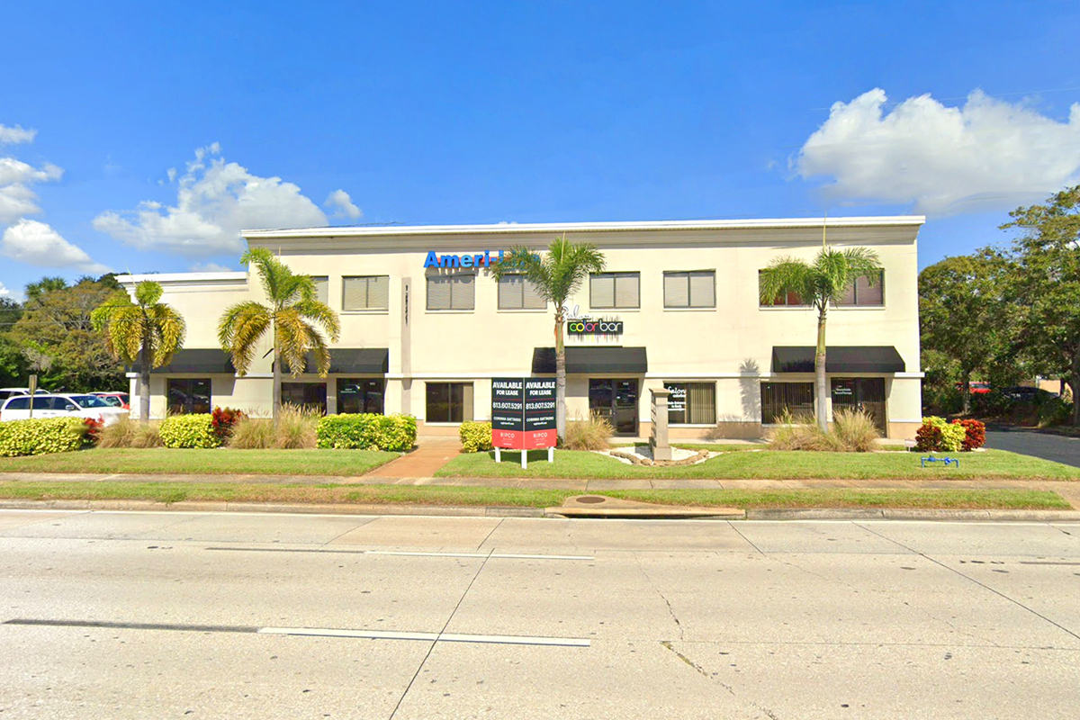 3831 Tyrone Blvd N, Saint Petersburg, FL à louer Photo de l’immeuble– Image 1 sur 2