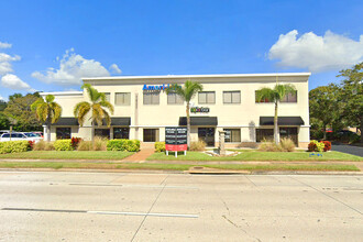 3831 Tyrone Blvd N, Saint Petersburg, FL à louer Photo de l’immeuble– Image 1 sur 2