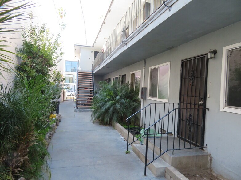 1547 Euclid St, Santa Monica, CA à vendre - Photo de l’immeuble – Image 3 sur 15