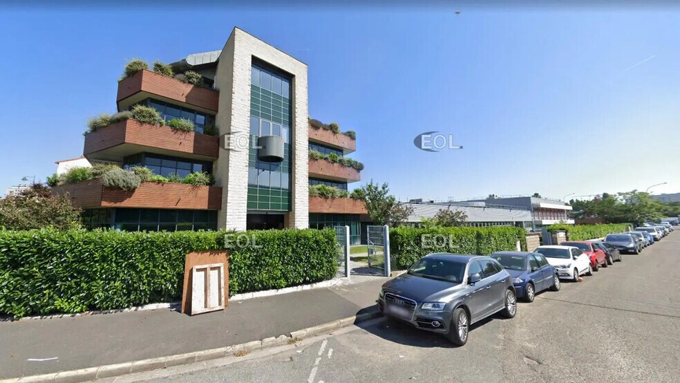 Local d’activités dans Créteil à louer - Photo de l’immeuble – Image 1 sur 7