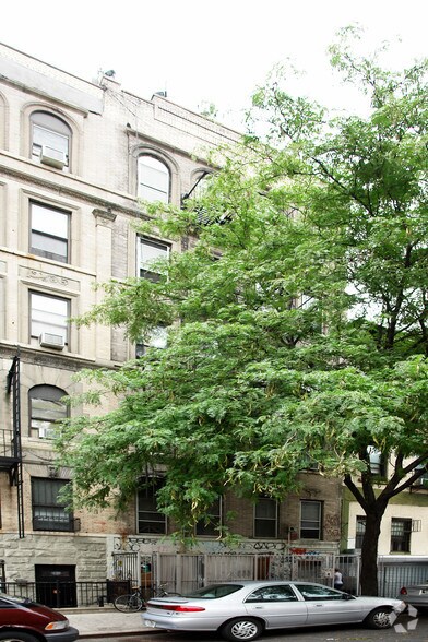 221 Henry St, New York, NY à vendre - Photo principale – Image 2 sur 5